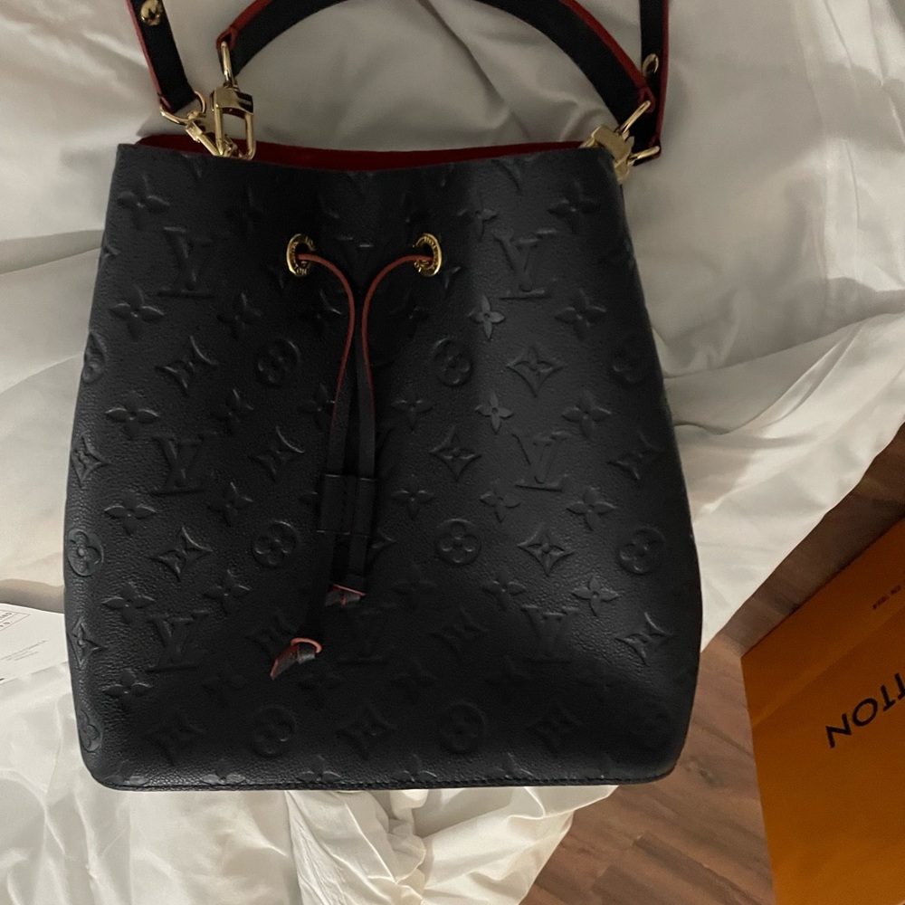 Louis Vuitton Orange Box With Blue Ribbon View 4